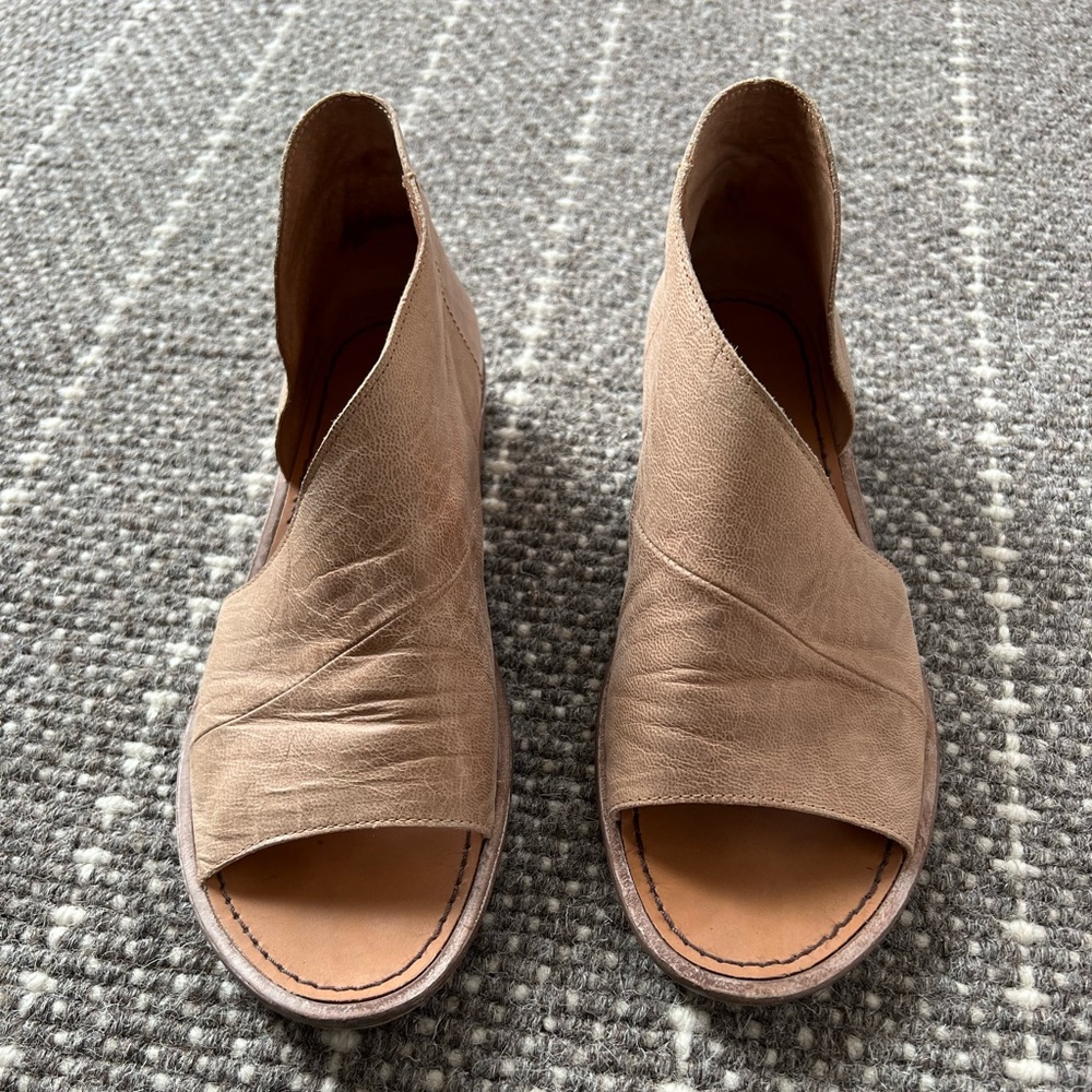 Free People Mont Blanc leather sandal flat 36.5 (6) tan